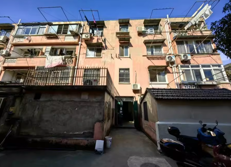 上海市宝山区沪太路4201弄小区7栋2F 