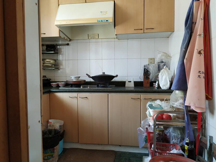 上海市徐汇区龙华新村5栋3F 