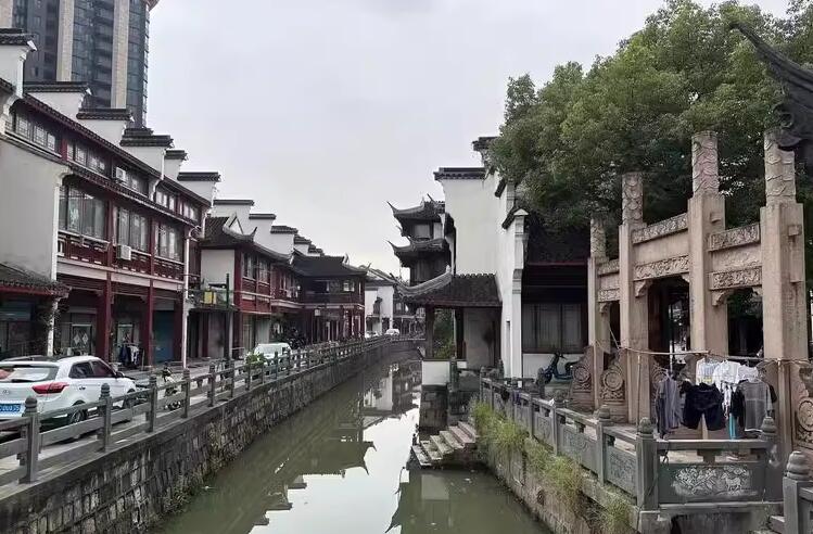 上海市松江区泗泾古玩城46栋2-3F 