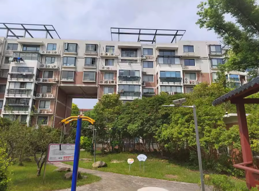 上海市宝山区鹏程花苑31栋6F 