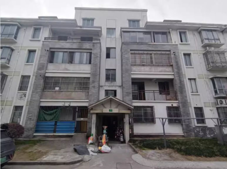 上海市青浦区泰安公寓70栋1F 