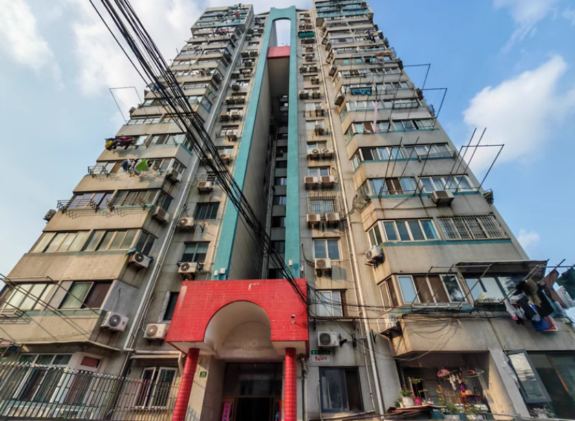 上海市浦东新区蓝高小区18栋18F 