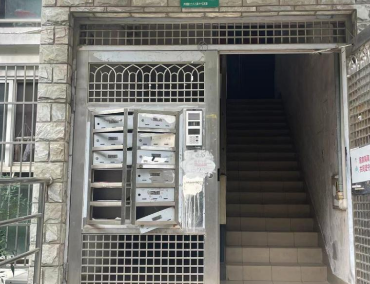 上海市闵行区金榜家园26号302室及旧家电等物品 