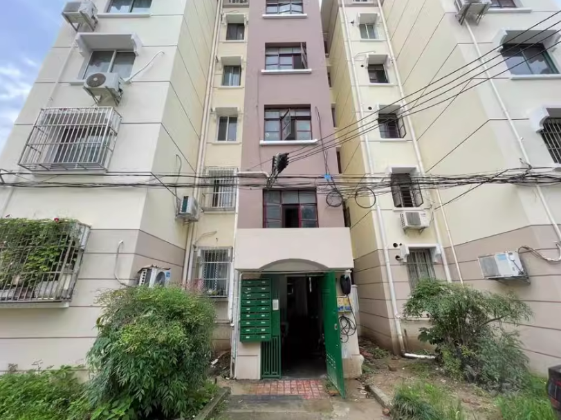 上海市崇明区玉环新村18栋5F 