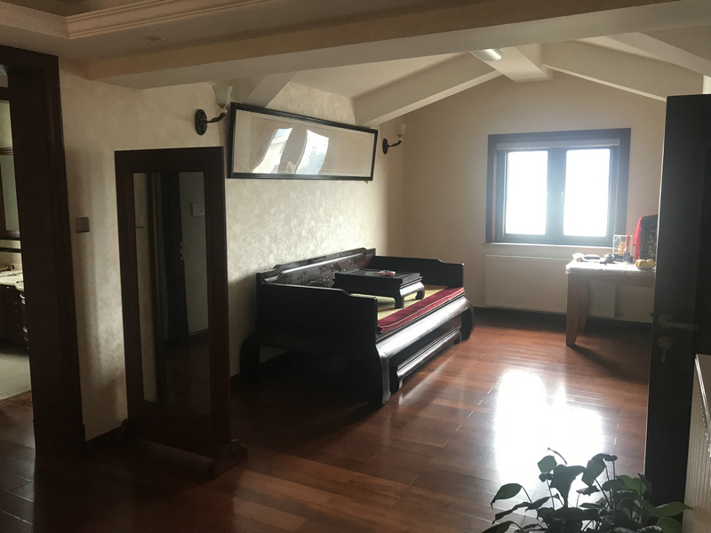 上海市松江区西林花园12栋 