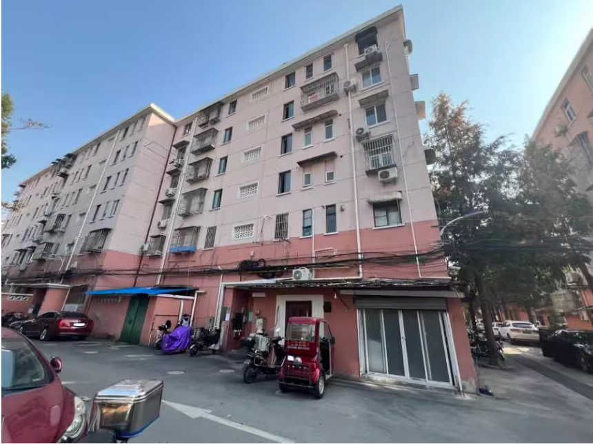 上海市宝山区泗塘二村95栋5F 