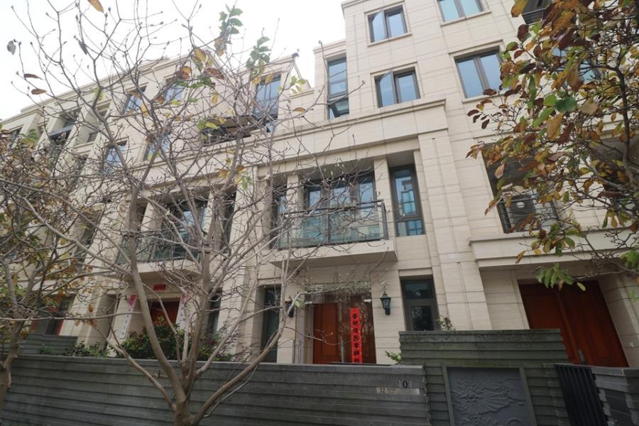 上海市浦东新区仁恒森兰雅苑33栋1F及地下1F车位 