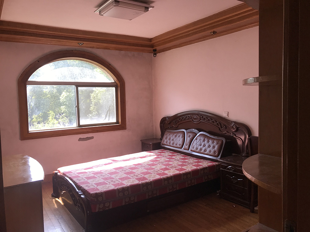 上海市浦东新区祝桥东港花苑三村13栋2F 