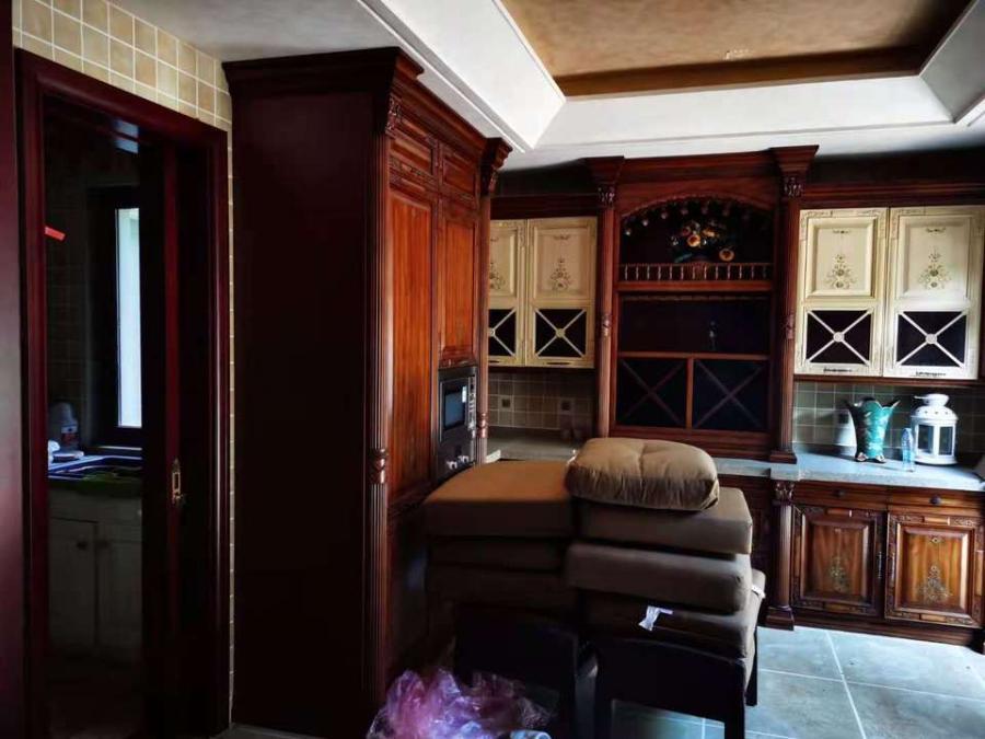 上海市松江区同润山河小城泗泾镇152栋 