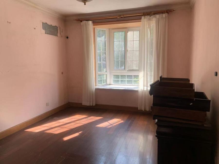 上海市闵行区新明星花园24栋1F 