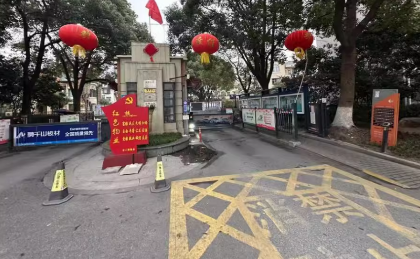 上海市闵行区南洋瑞都剑桥府邸142栋5F 