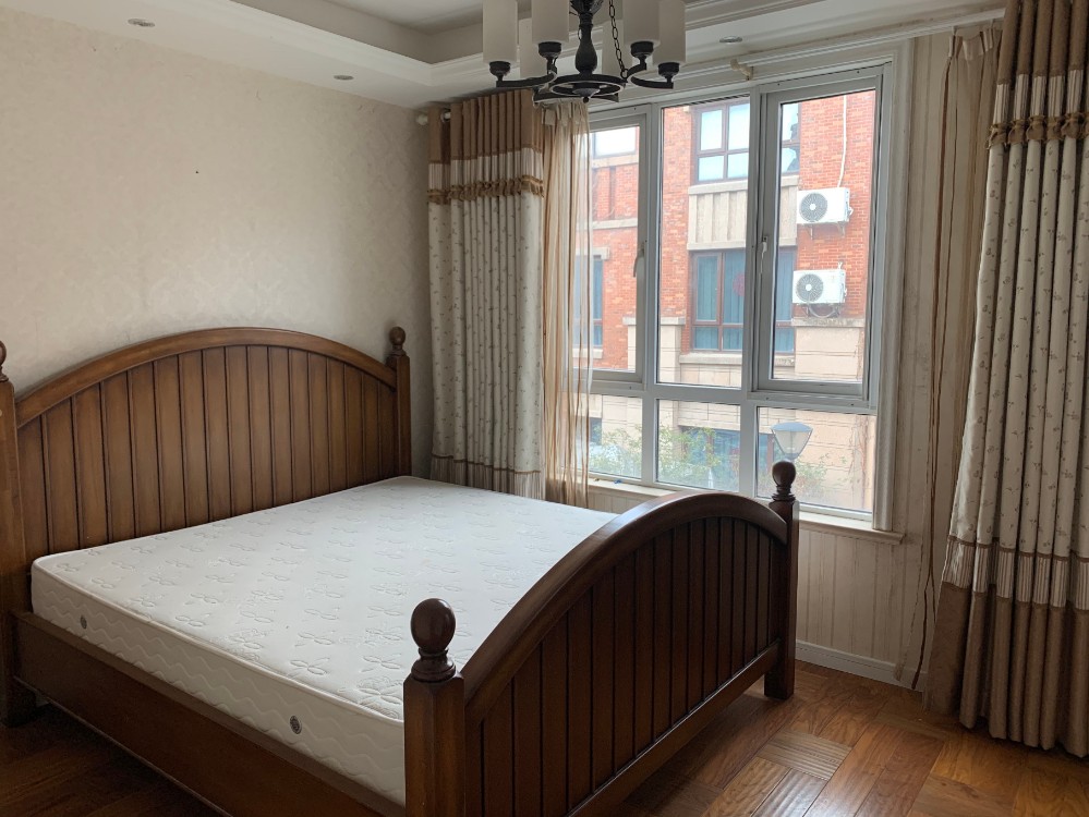 上海市金山区绿地金山名邸288栋1-3F 