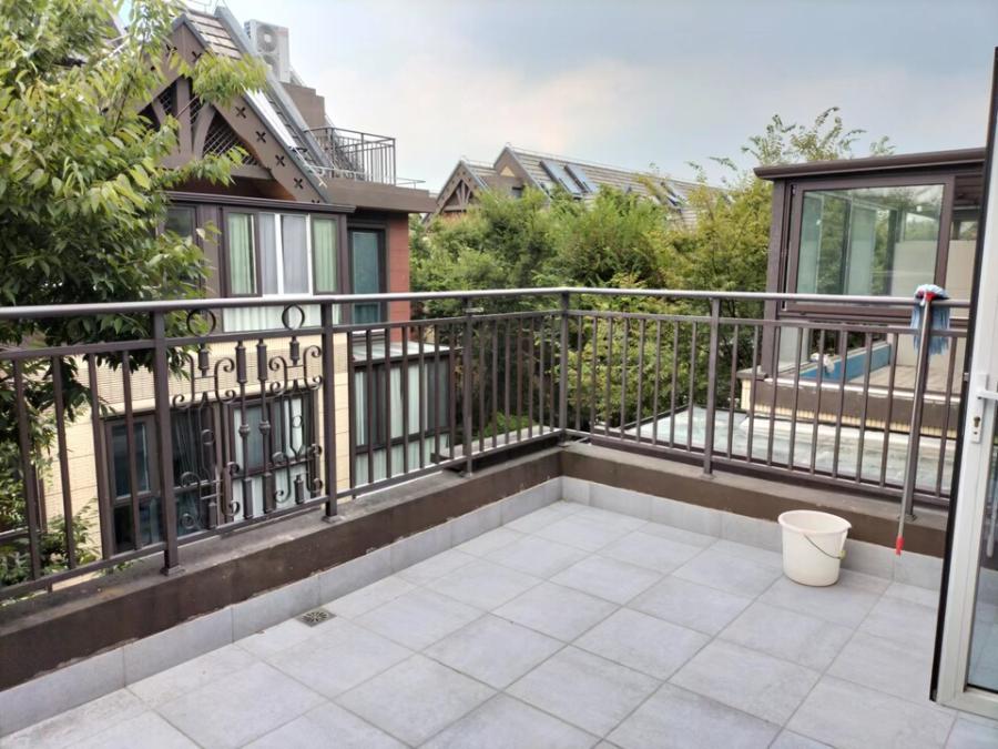 上海市松江区新城上坤樾山美墅洞泾镇72栋1-3F 