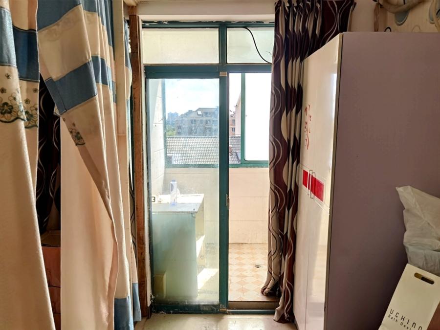 上海市浦东新区紫翠新行苑5栋6F 