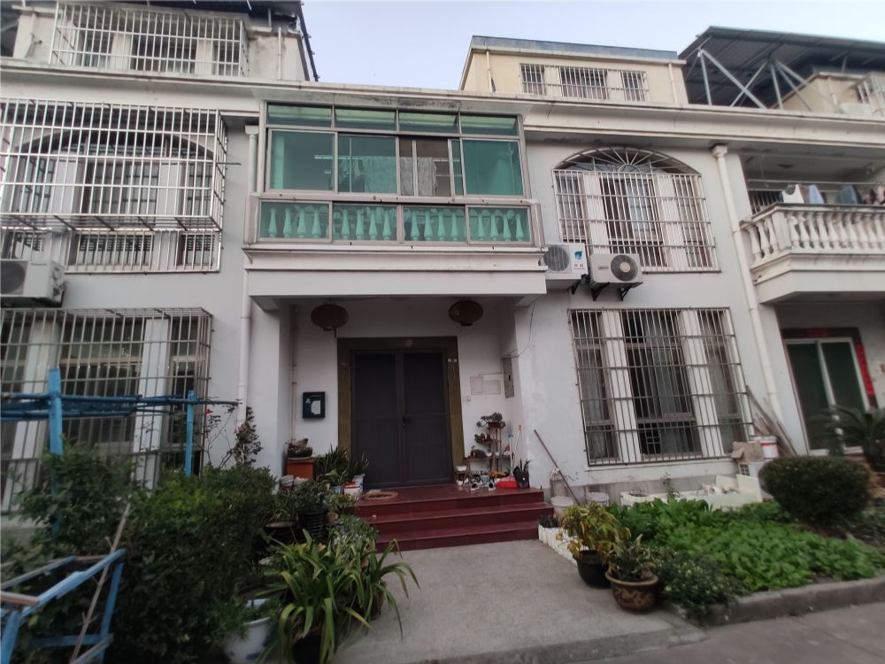 上海市松江区蓝天新村67-4栋 