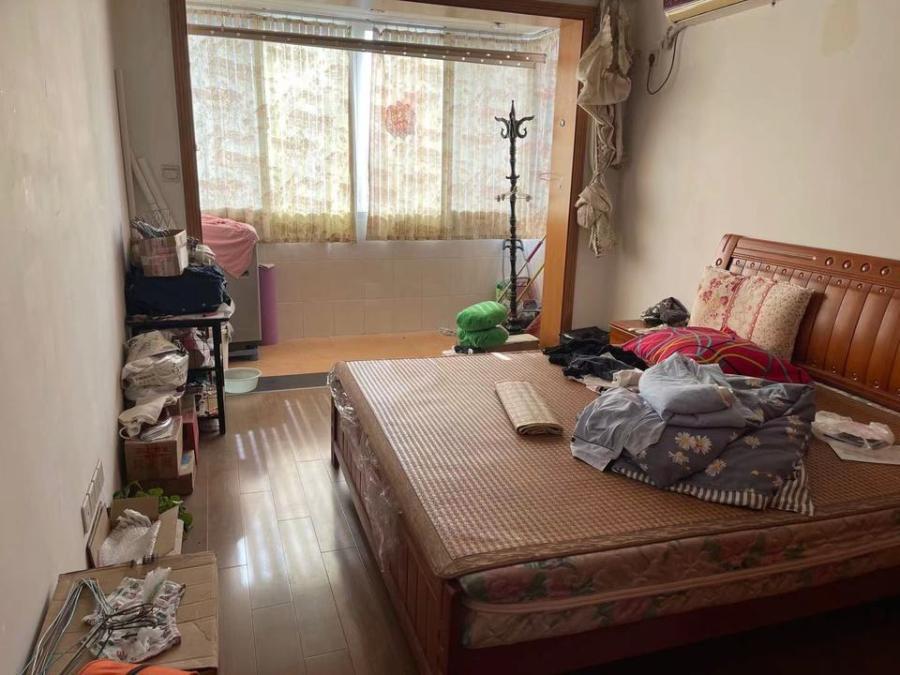 上海市宝山区华浜新村120栋5F 