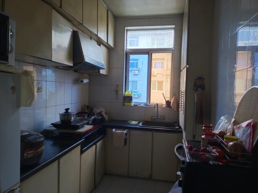 上海市宝山区杨泰二村240栋4F 