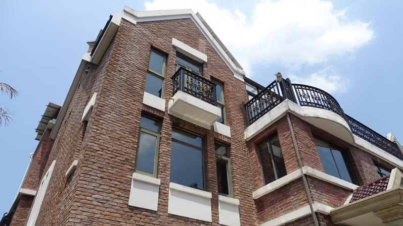 上海市嘉定区保利海上五月花135栋1-3F 