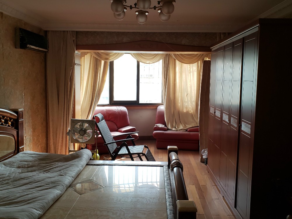 上海市虹口区宏苑小区10栋5F 