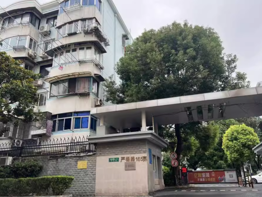 上海市浦东新区由由一村32栋5F 