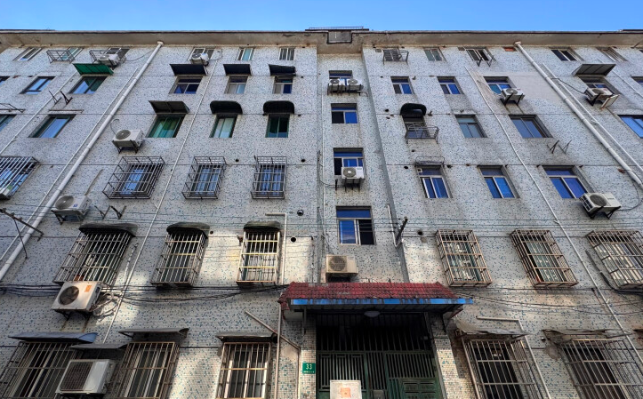 上海市宝山区杨泰一村33栋4F 