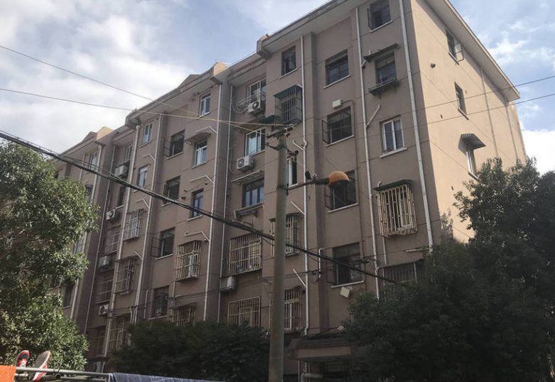 上海市徐汇区梅陇十一村76栋5F 