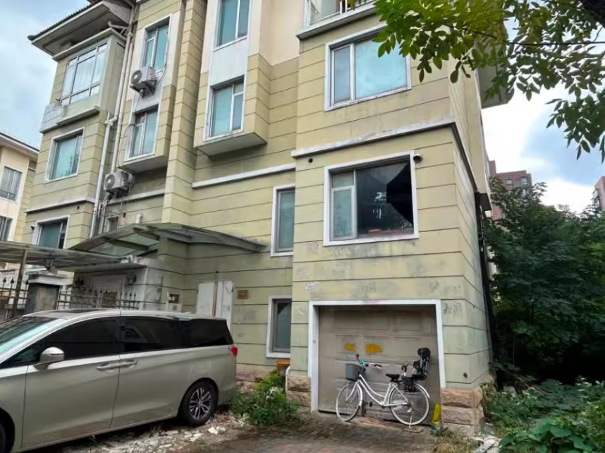 上海市松江区嘉富丽花园九亭镇182栋全幢 