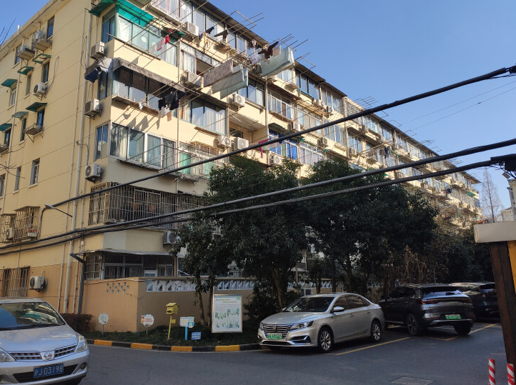 上海市徐汇区汇成三村26栋2F 