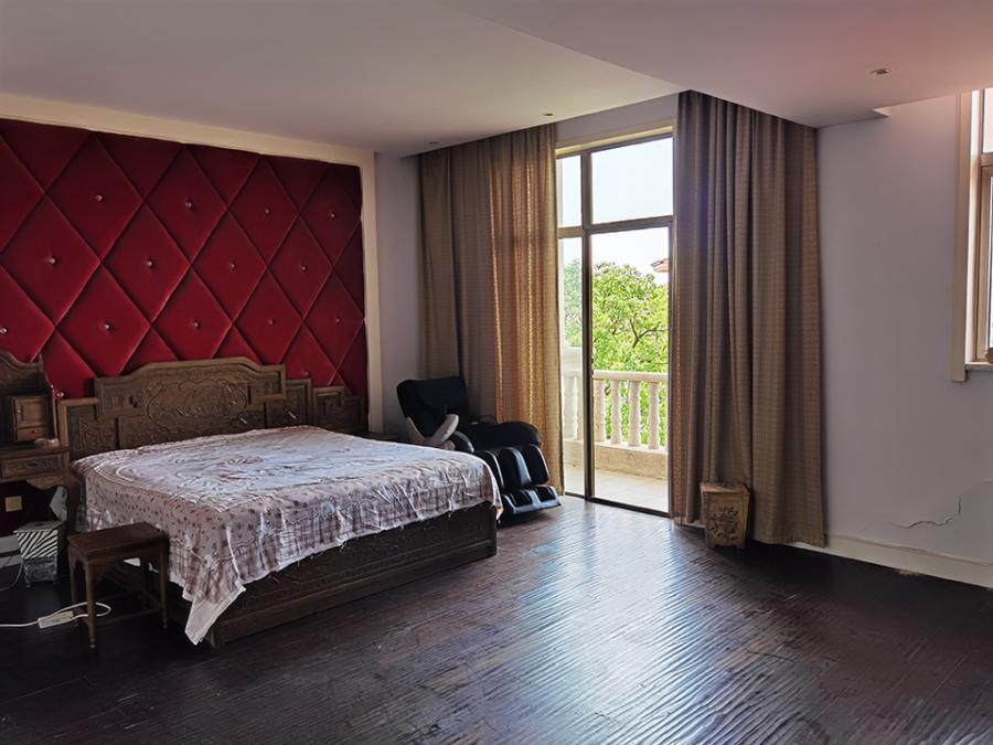 上海市奉贤区棕榈滩高尔夫别墅202栋 