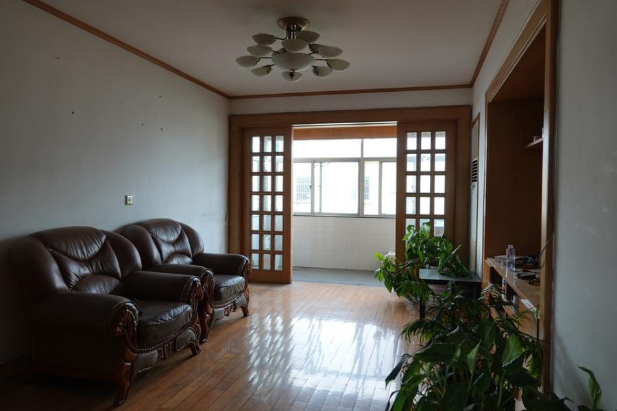 上海市浦东新区彩虹新村12栋5F 