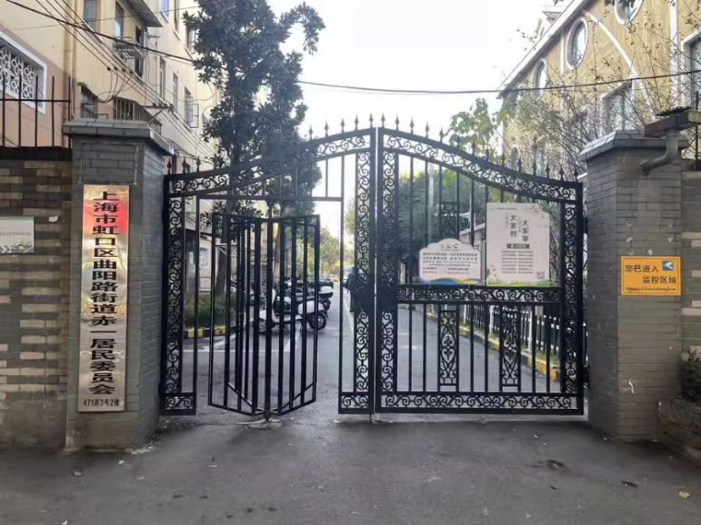 上海市虹口区赤峰小区469号201室 