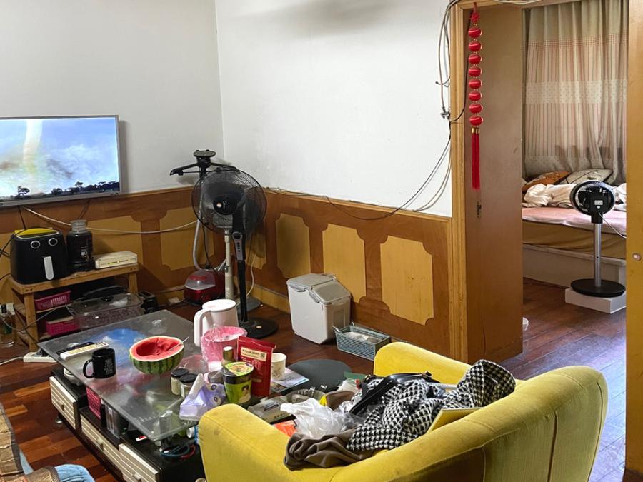 上海市宝山区通河八村177栋6F 