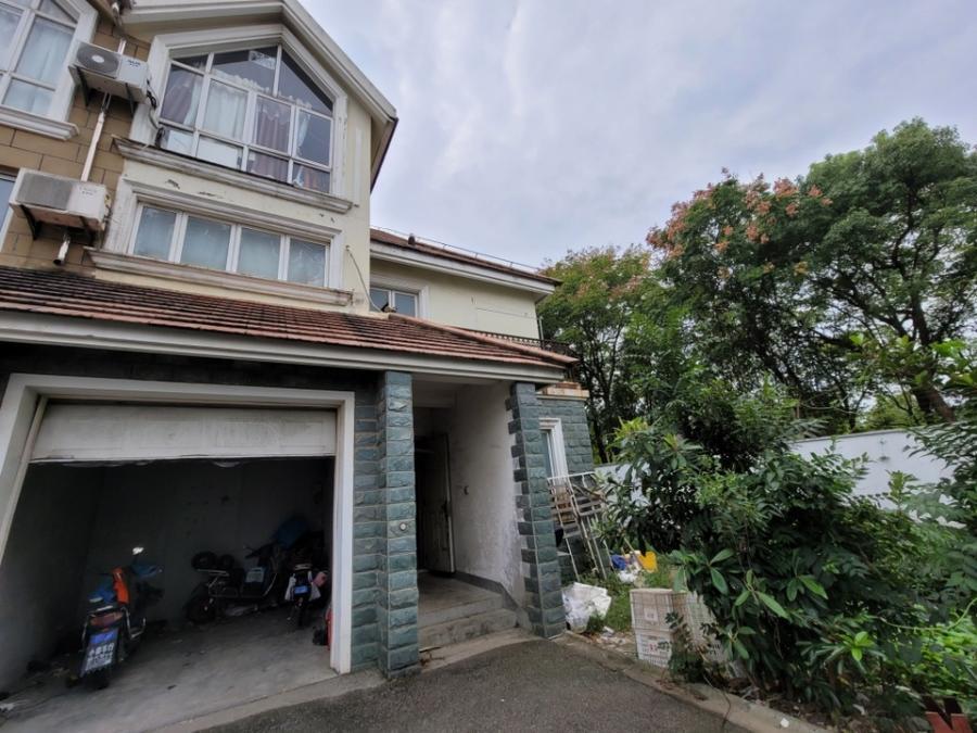 上海市松江区景怡花苑206栋 