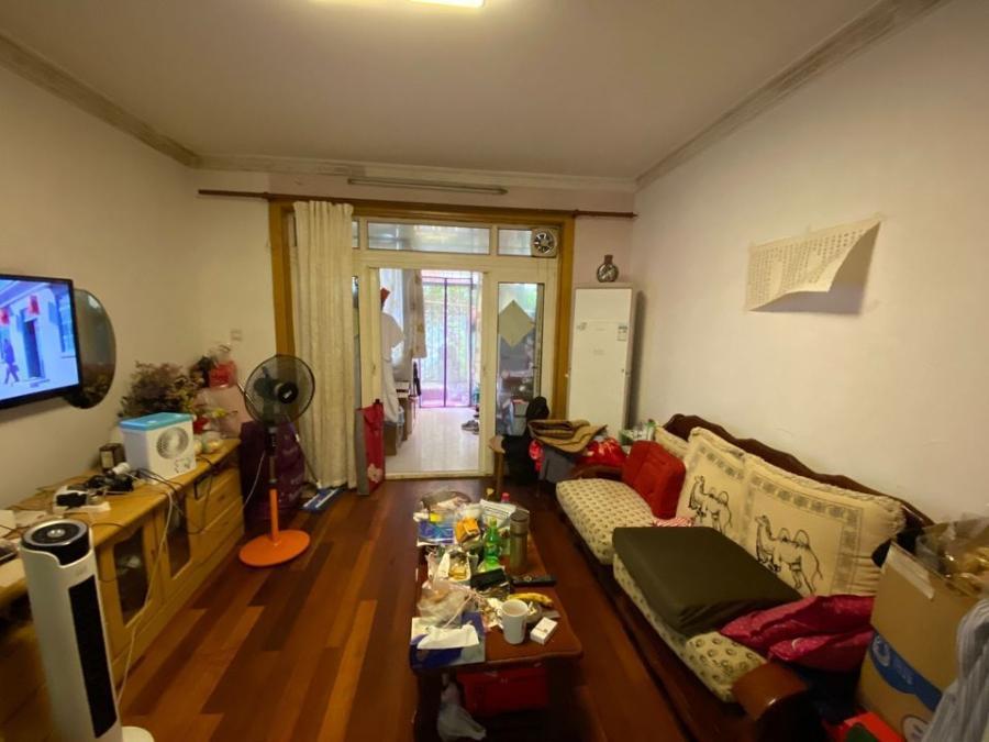 上海市宝山区海江公寓18栋1F 