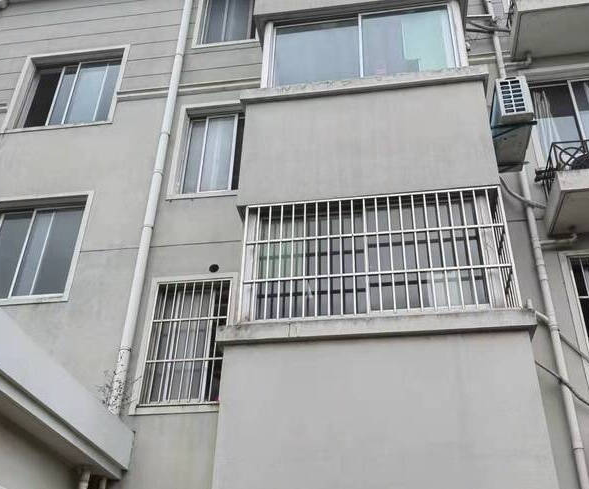 上海市松江区东外街36弄小区42栋2F 