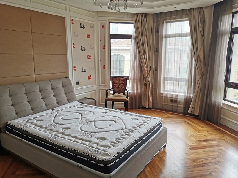 上海市奉贤区南郊庄园19栋 