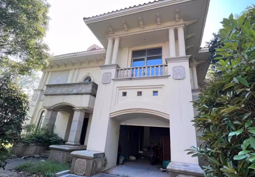 上海市奉贤区棕榈滩高尔夫别墅238栋全幢 