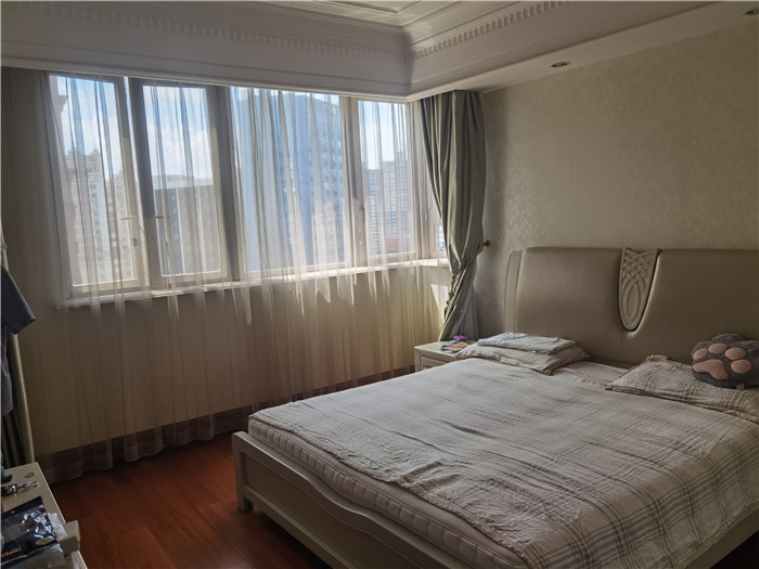 上海市徐汇区徐汇苑7栋16F 