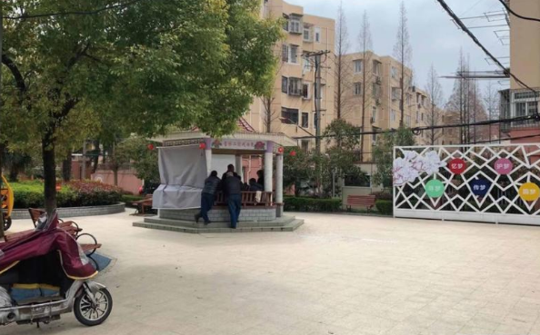 上海市宝山区宝林二村52栋5F 