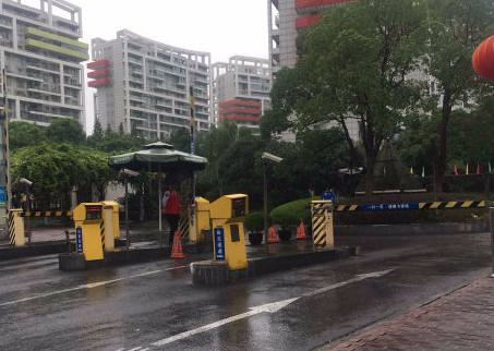 上海市浦东新区陆家嘴中央公寓13栋21F 