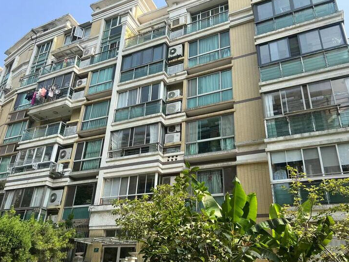 上海市普陀区金沙雅苑舒诗康庭27栋4F 