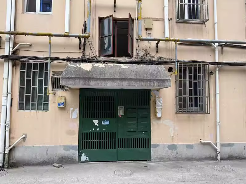 上海市奉贤区育秀东区106栋2F 