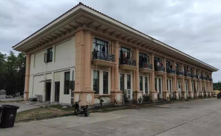 上海市奉贤区棕榈滩高尔夫会所大楼2栋全幢 