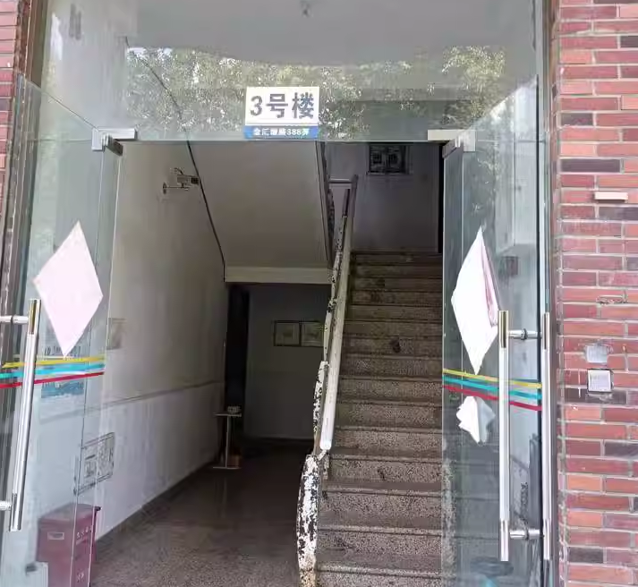 上海市奉贤区棕榈滩商住房3栋4F及4处储藏室 