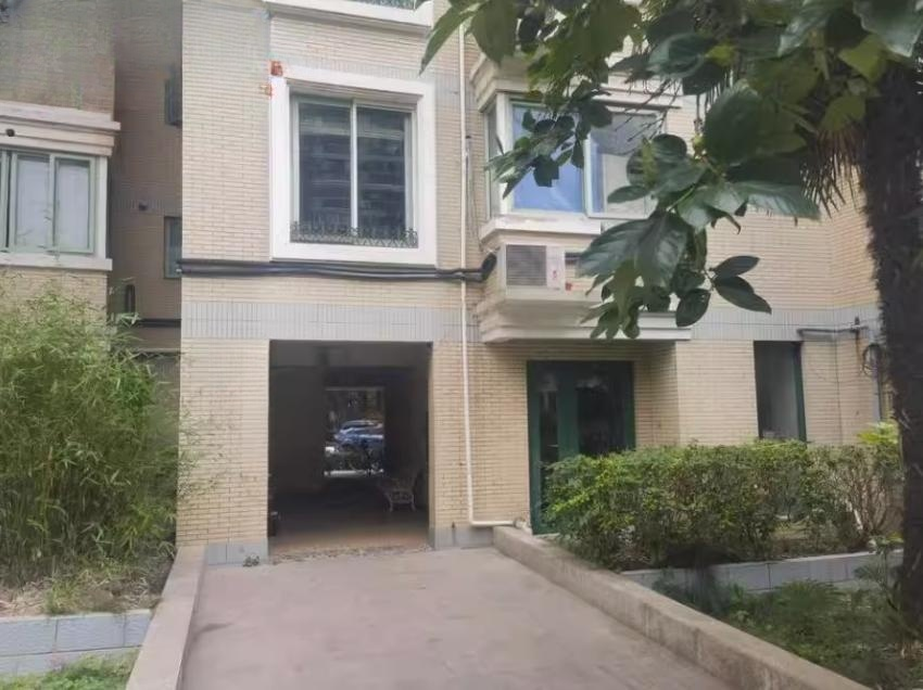 上海市闵行区新梅广场9栋11F 