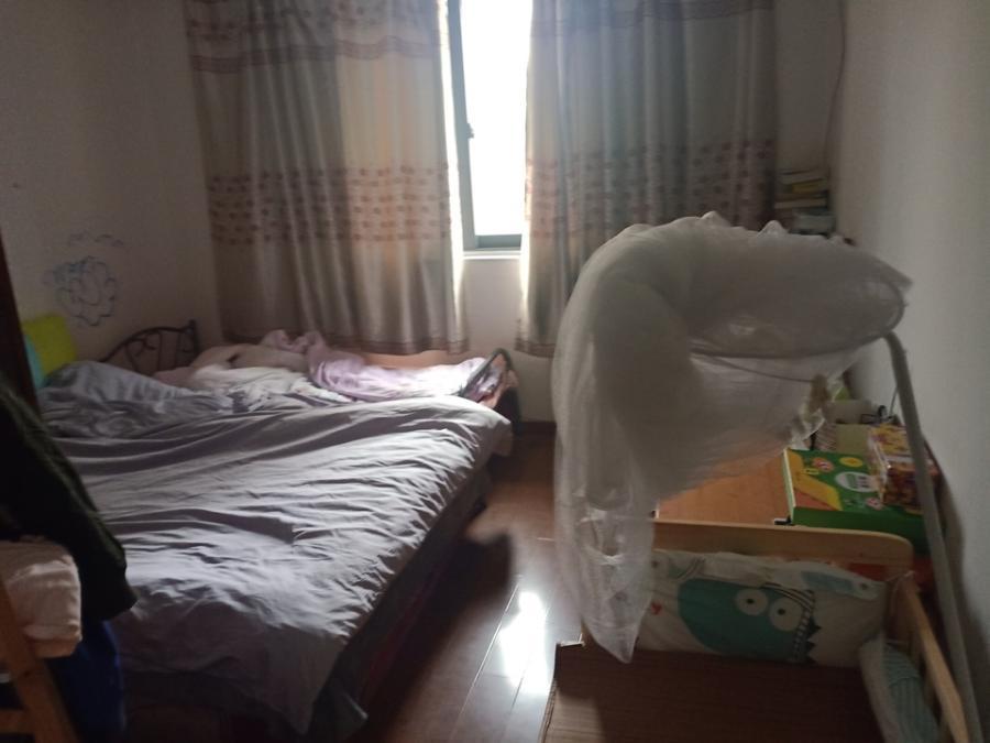 上海市松江区绿波景园76栋2F 