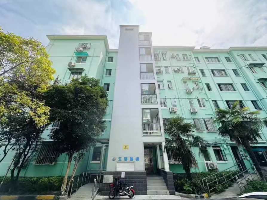 上海市徐汇区花苑村梅花园9号202室 