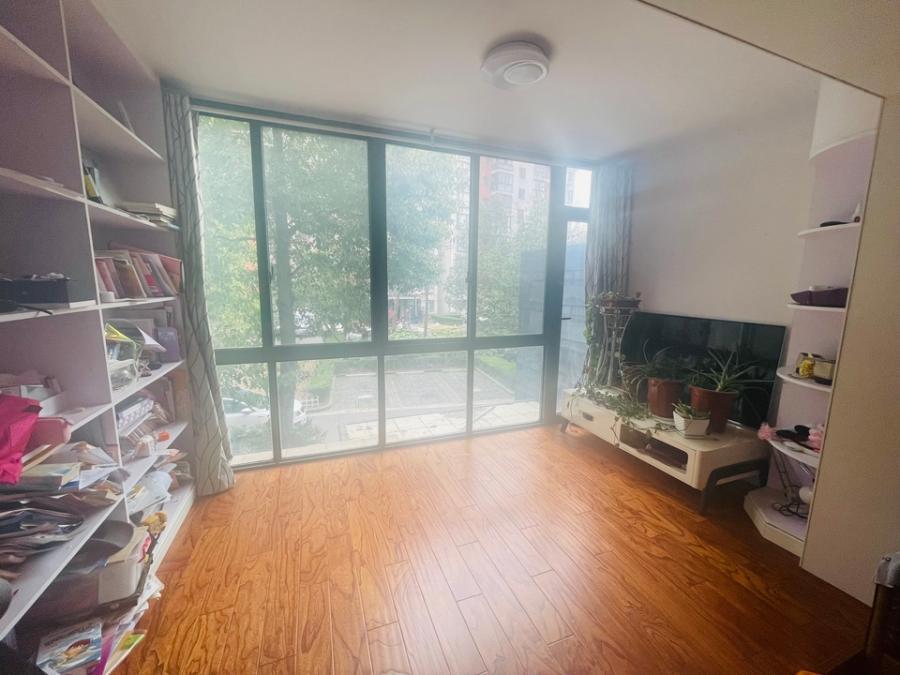 上海市松江区五洲云景花苑35栋2F 