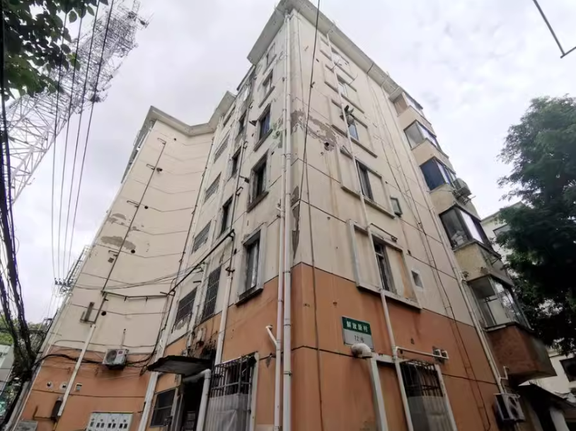 上海市奉贤区解放新村72栋2F 