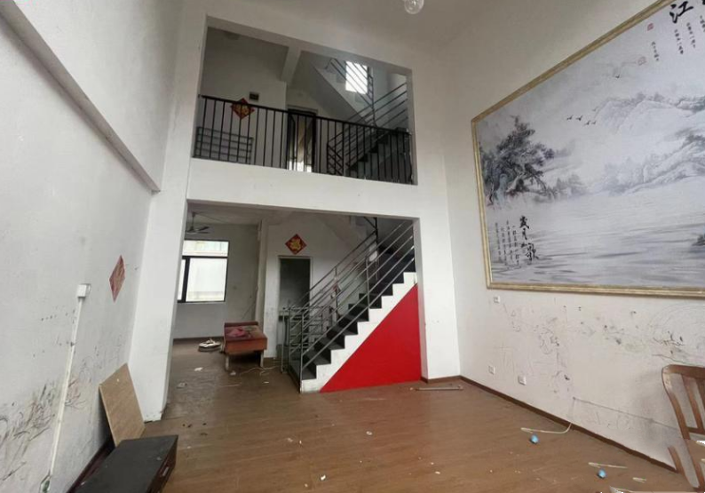 上海市金山区御景龙庭金山卫镇56栋 